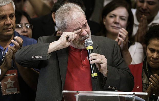 LULA CHORANDO