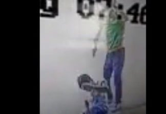 VEJA VÍDEO: Homem luta com bandido para evitar assalto e é baleado nos testículos