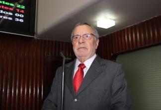 Deputado Carlos Batinga reassume na Assembleia Legislativa da Paraíba