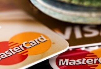 Juros do cartão de crédito e do cheque especial alcançam 300% em novembro