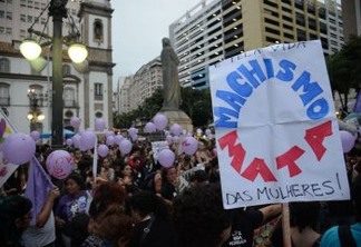 Rio de Janeiro - Mulheres fazem caminhada em solidariedade às manifestações feministas na América Latina, que tem países com alta taxa de feminicídio, segundo a ONU (Fernando Frazão/Agência Brasil)