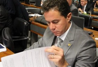 Com mais de 60 proposições apresentadas, Veneziano é o 4º Senador mais produtivo do Brasil