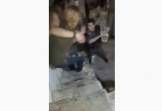 Policial usa skate para agredir mãe e filho - VEJA VÍDEO