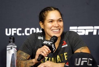 Amanda Nunes explica motivos de risadas após vitória no UFC 250