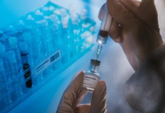 COVID-19: Itália terá primeiras doses de vacina de Oxford até dezembro
