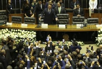 Jair Bolsonaro toma posse como presidente da República em cerimônia  no Congresso Nacional.