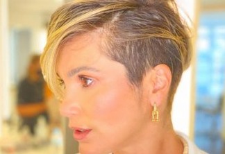 Atriz Flávia Alessandra muda radicalmente em novo corte de cabelo: "Tomei coragem e me libertei"