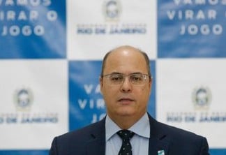 O governador Wilson Witzel, assina licença de instalação da usina termelétrica GNA II, no Porto do Açu, durante reunião no Palácio Guanabara