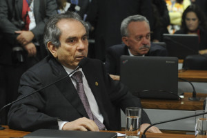 Sala de comissões do Senado durante instalação dos trabalhos e eleição do presidente e vice-presidente para o biênio 2015/2016. Em pronunciamento, senador Raimundo Lira (PMDB-PB). Foto: Geraldo Magela/Agência Senado