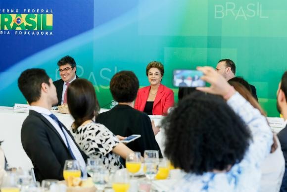 dilma sorrindo